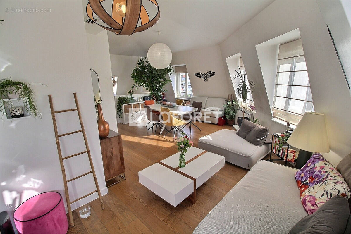 Appartement à LA GARENNE-COLOMBES