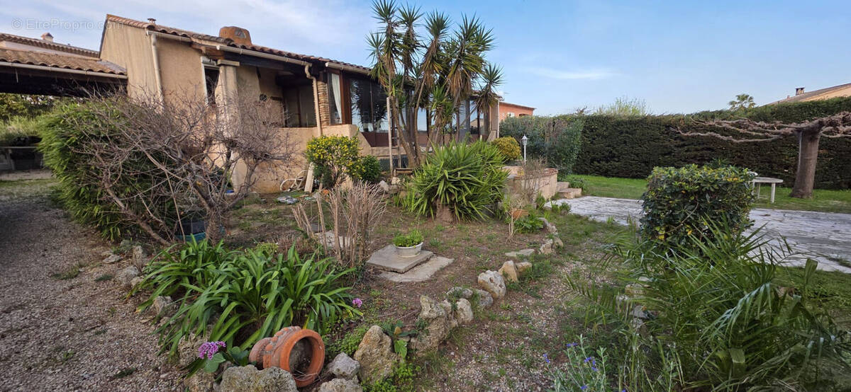 Maison à ROQUEBRUNE-SUR-ARGENS