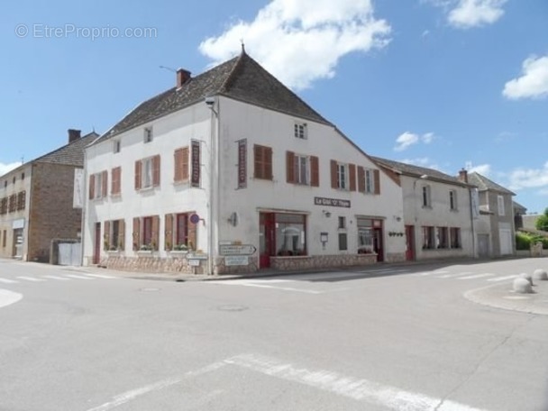 Maison à LA CLAYETTE