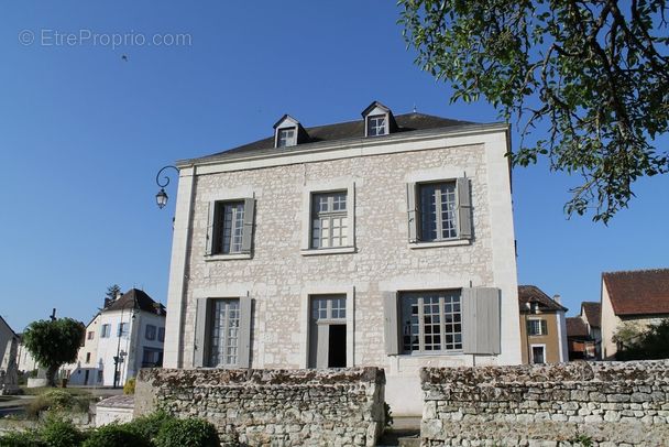 Maison à LESIGNY