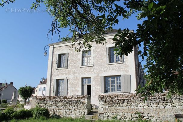 Maison à LESIGNY