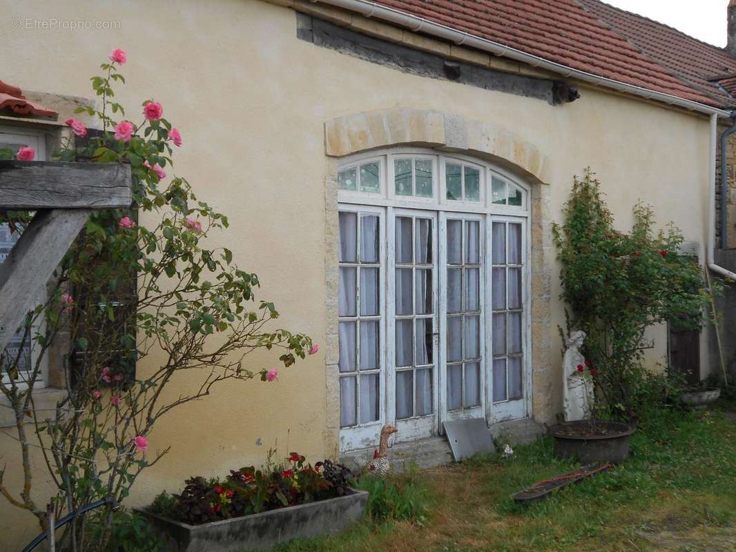 Maison à SAINT-PIERRE-LES-ETIEUX