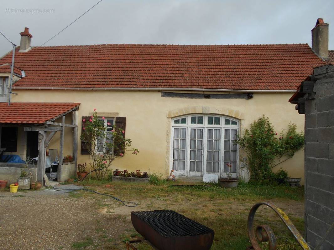 Maison à SAINT-PIERRE-LES-ETIEUX