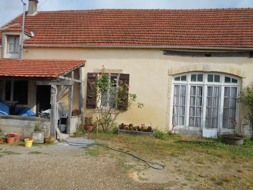 Maison à SAINT-PIERRE-LES-ETIEUX