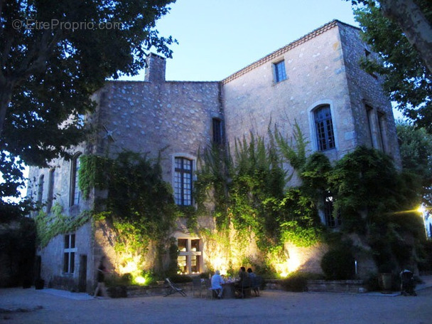 Maison à SAINT-CHAPTES