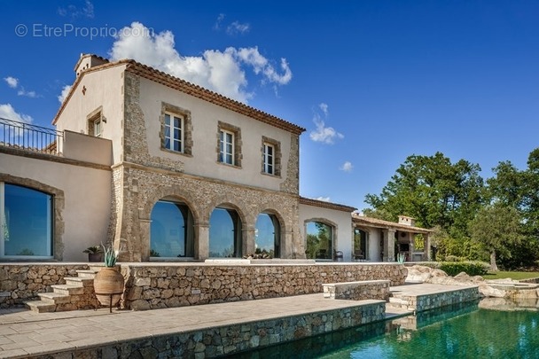 Maison à CHATEAUNEUF-GRASSE