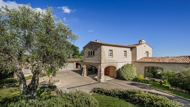 Maison à CHATEAUNEUF-GRASSE