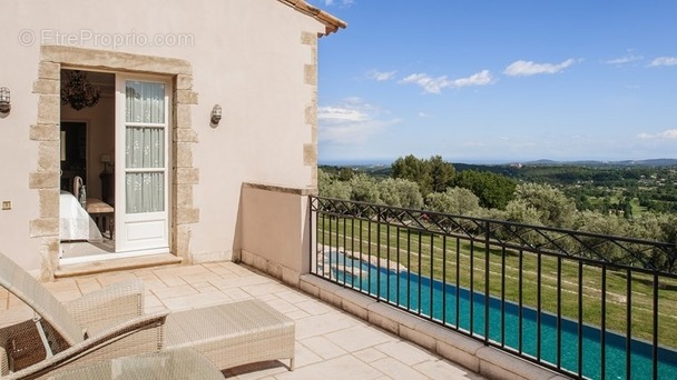 Maison à CHATEAUNEUF-GRASSE