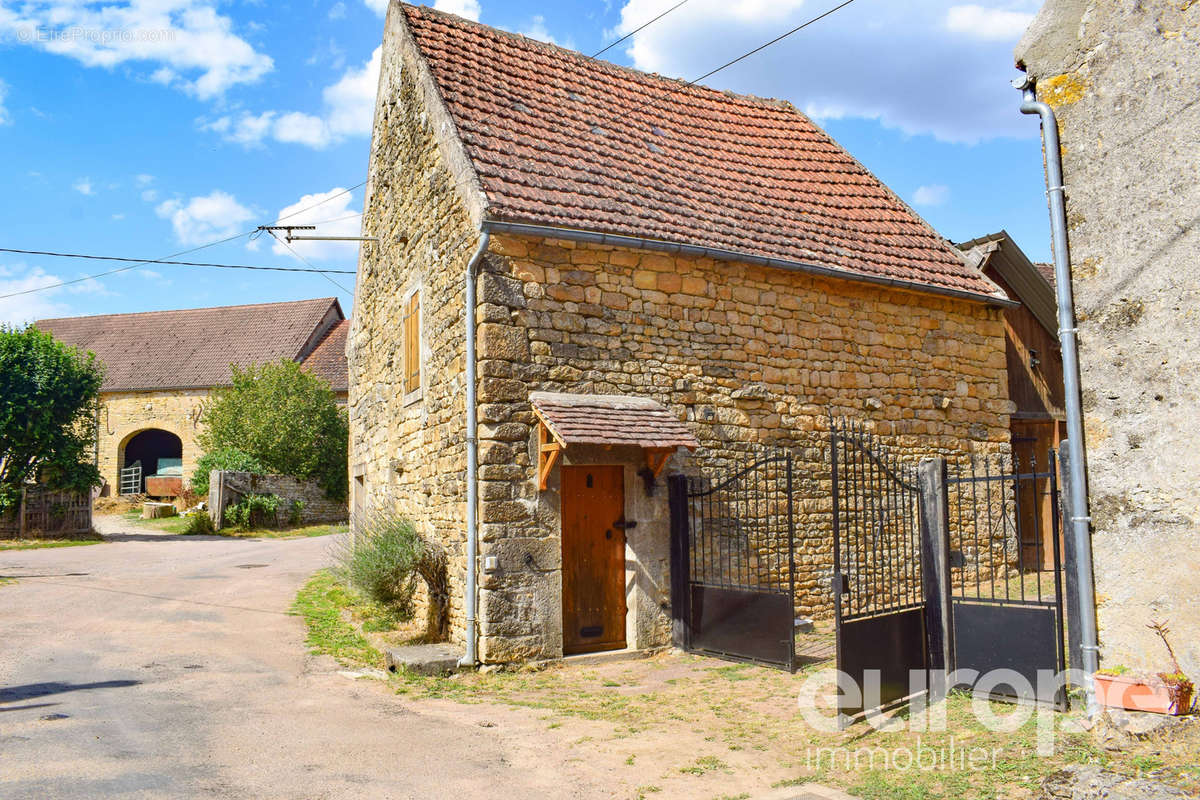 Maison à NUARS