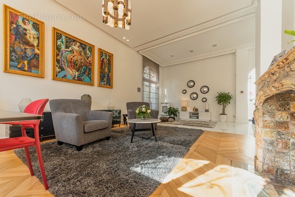 Appartement à NEUILLY-SUR-SEINE