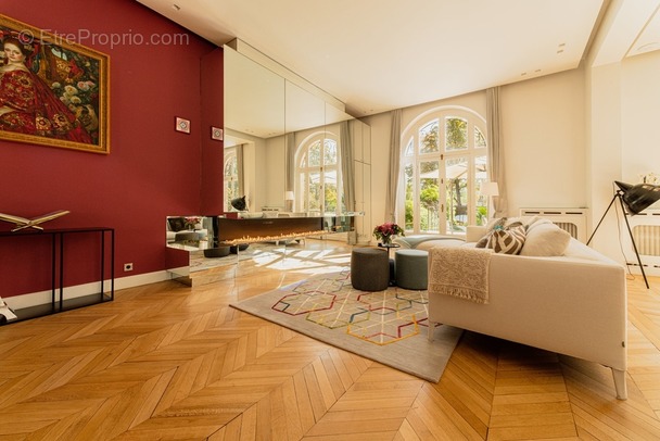 Appartement à NEUILLY-SUR-SEINE