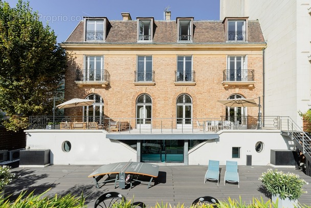 Appartement à NEUILLY-SUR-SEINE