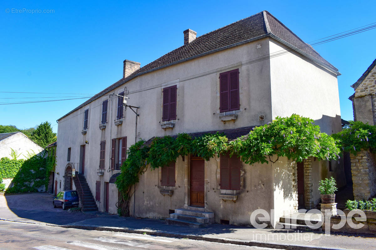 Maison à AVALLON