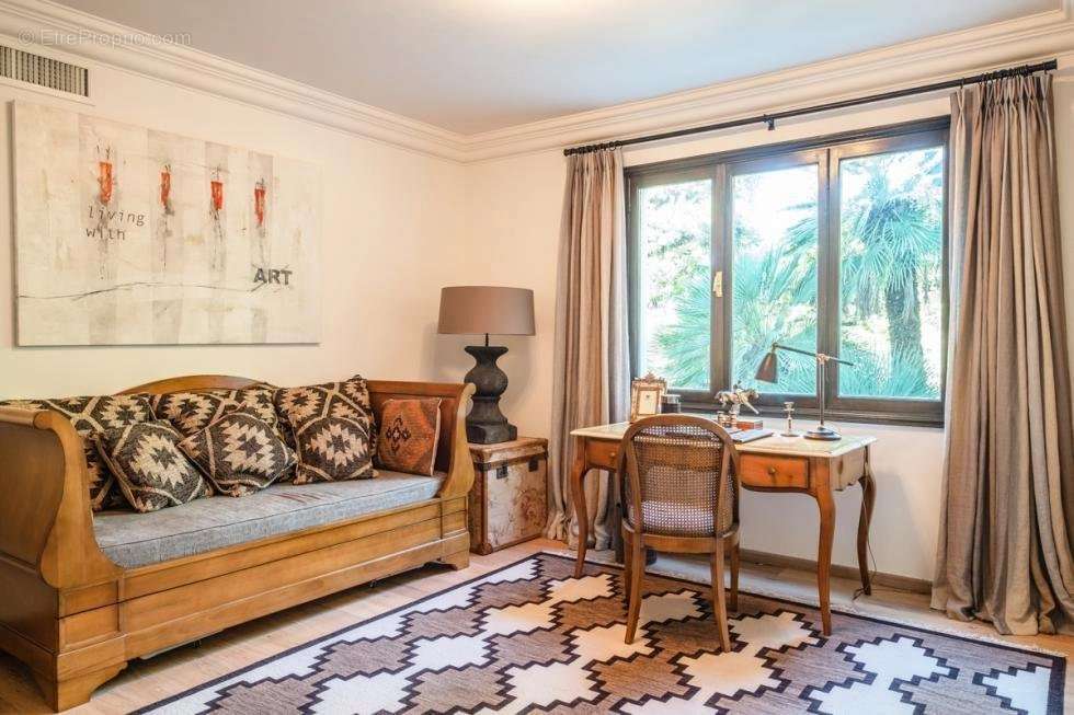 Appartement à ROQUEBRUNE-CAP-MARTIN