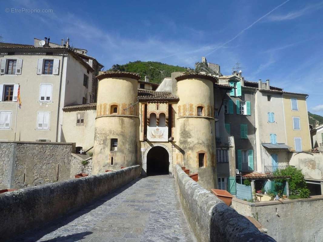 Maison à ENTREVAUX