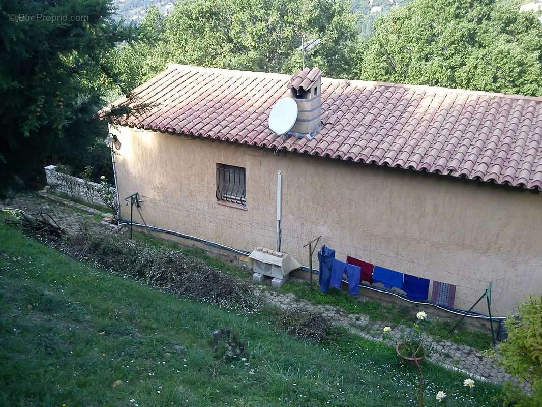 Maison à CHATEAUNEUF-GRASSE