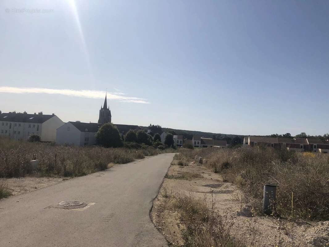 Terrain à LORREZ-LE-BOCAGE-PREAUX