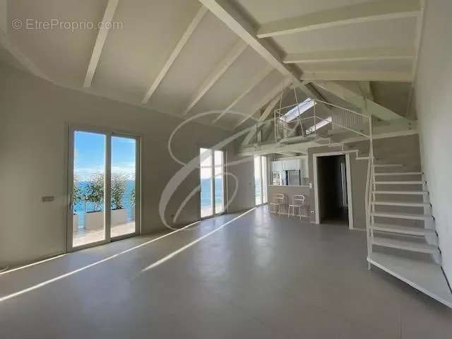 Appartement à ROQUEBRUNE-CAP-MARTIN