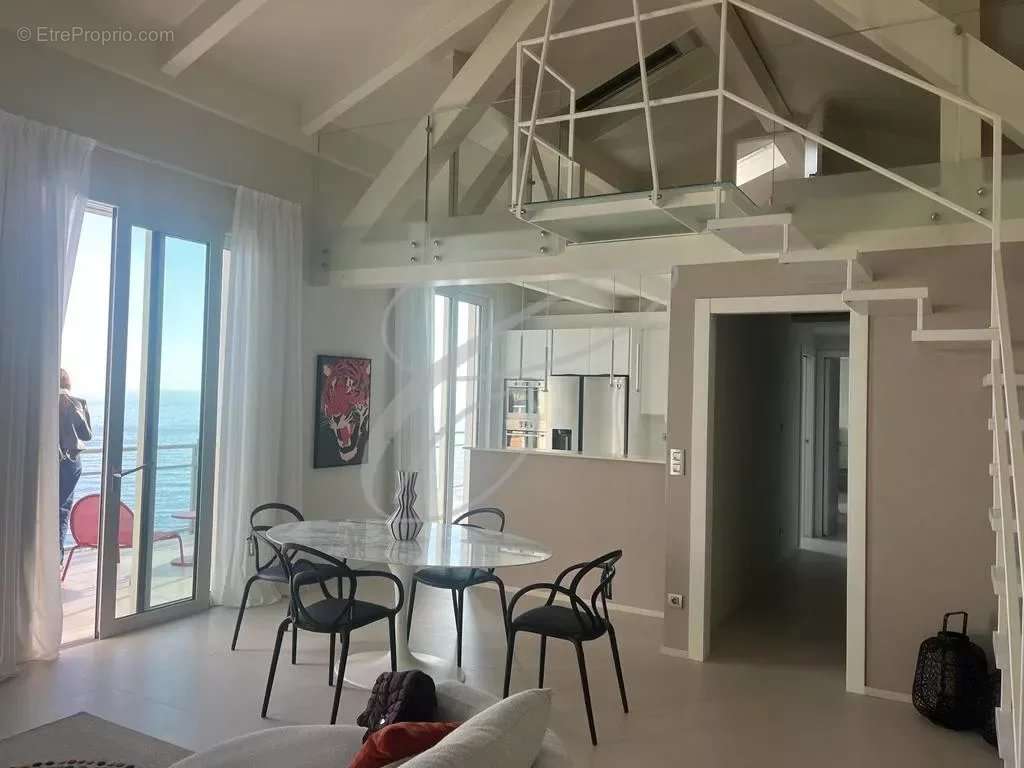 Appartement à ROQUEBRUNE-CAP-MARTIN